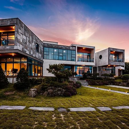 Cobeach Familiar Pension Seogwipo Exterior photo