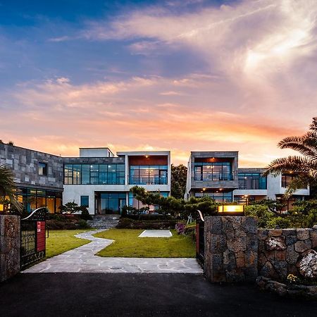 Cobeach Familiar Pension Seogwipo Exterior photo