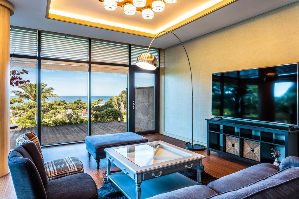 Cobeach Familiar Pension Seogwipo Exterior photo