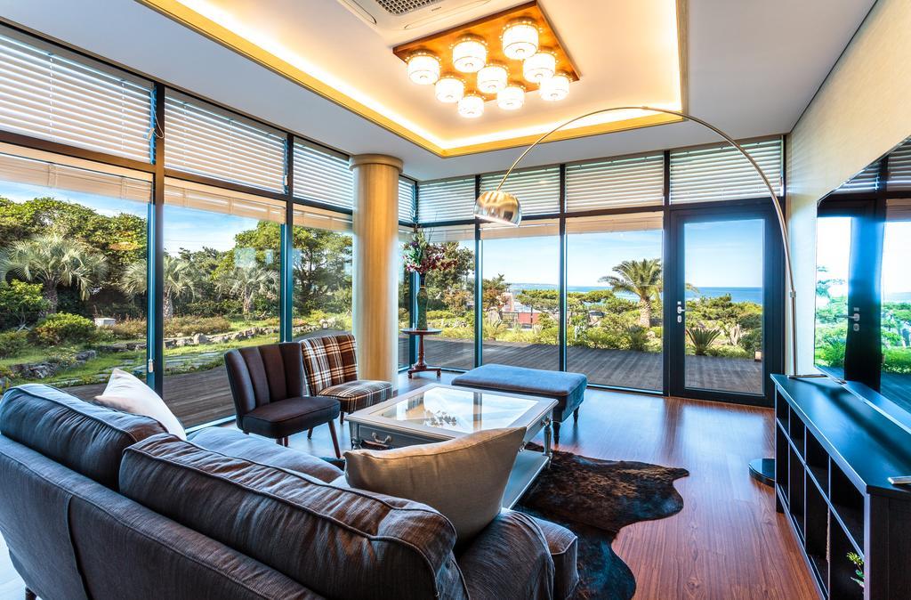 Cobeach Familiar Pension Seogwipo Exterior photo