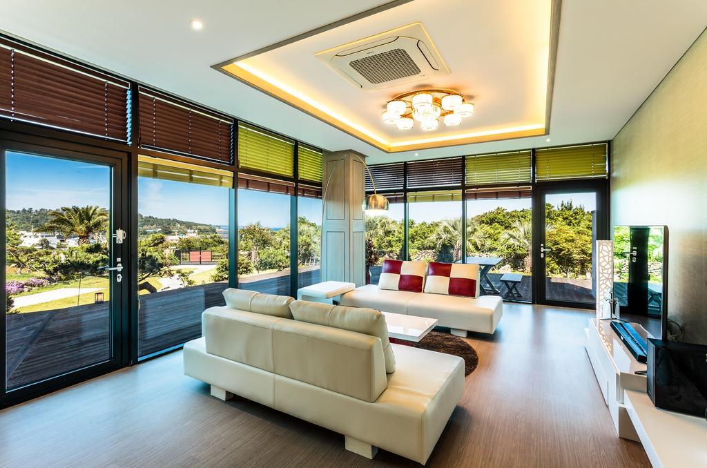Cobeach Familiar Pension Seogwipo Exterior photo