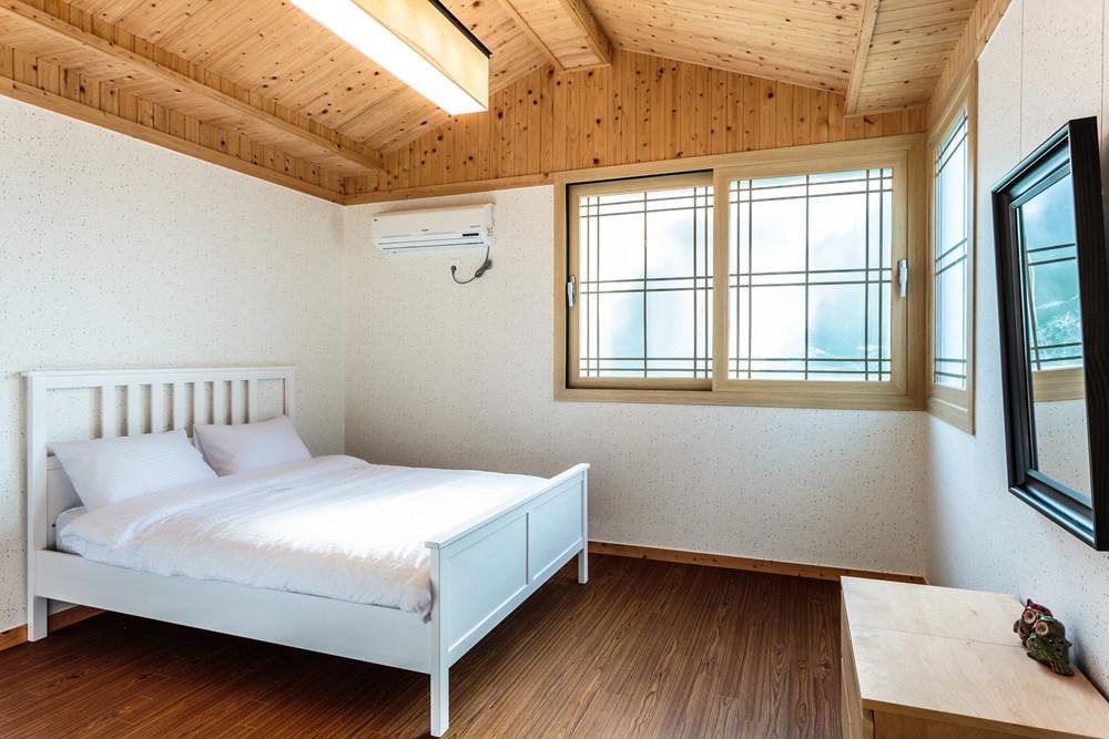 Cobeach Familiar Pension Seogwipo Exterior photo